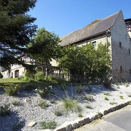בית נופש With Tower Modern Retreat